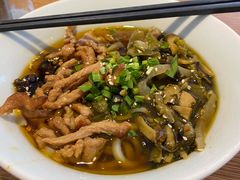 酸菜肉丝米粉-村外有星光小食铺(长嘉汇店)