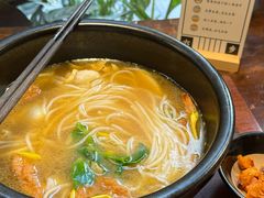 -银米·云南传统过桥米线(双廊黑金冠店)