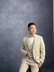 -现代经典婚纱摄影