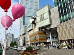 -雍容荟帝王蟹活龙虾展台自助(IFS黑金店)