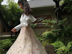 -Chom Cafe and Restaurant