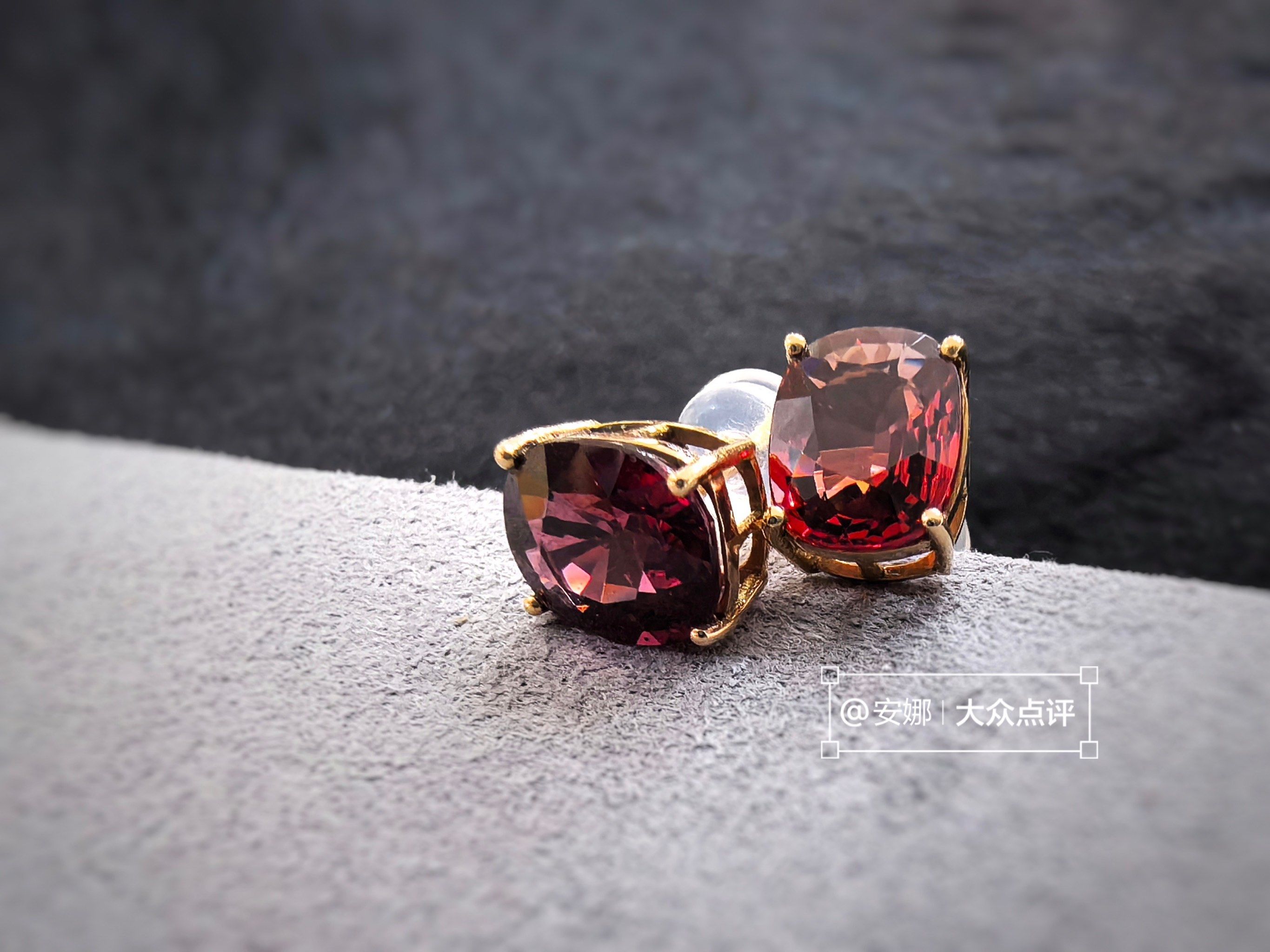 四爪红碧玺耳钉