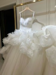 -拉瑞娜LaReine婚纱礼服高级定制