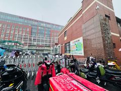 -北医三院门诊部-地上停车场