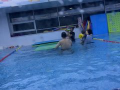 -龙格亲子游泳·水育早教中心(华亿大润发店)