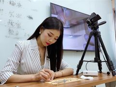 -贺加贝化妆美甲培训学校