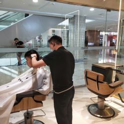 -罗亚帝造型·烫发染发