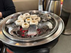 -围炉肉舍•炭烤活鳗•丹东海鲜烤肉(步行街店)