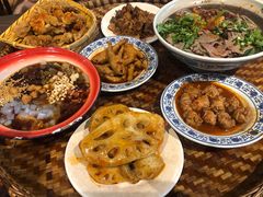 -爆炸头阿姨小四川正宗川味小吃(无任何分店)