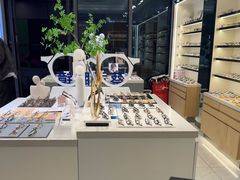 -视野联行眼镜·蔡司·尼康·豪雅·依视路(青浦宝龙店)