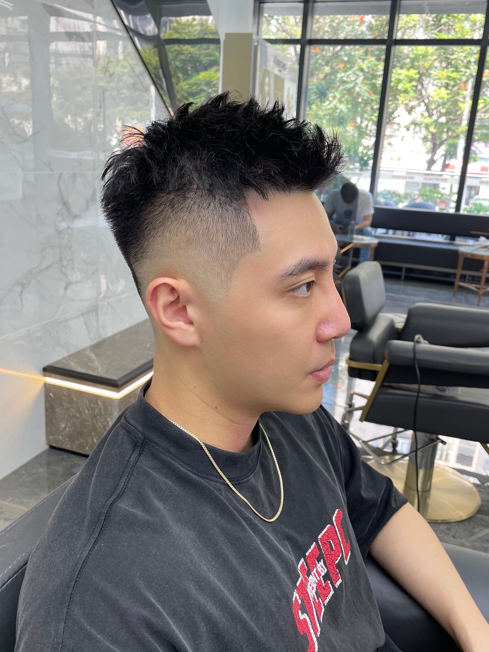 的前刺
整体造型有层次感
在家易打理#小绅士男士理发渐变发型