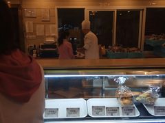 面包甜点陈列柜-国际饭店·帆声西饼屋(黄河路店)