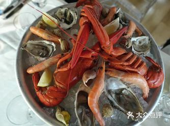 塞纳河的美景一览无余，好爽！