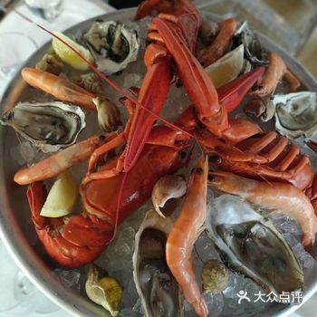 塞纳河的美景一览无余，好爽！