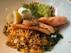 牛油果三文鱼波蛋谷物碗-gaga(深圳南山益田假日广场店)