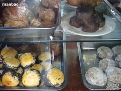 麒麟酥、蛋黄酥、开口笑和糖卷果-白魁老号饭庄(安内店)
