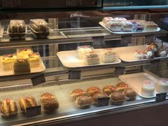 -白玉兰食品甜凤店(合生汇店)