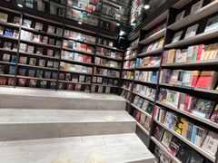 -钟书阁(群光广场店)