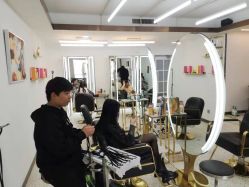 -MODEL'S HAIR