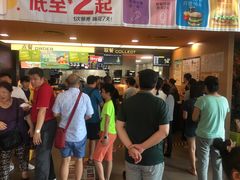 等位区-麦当劳(朝阳路得来速店)