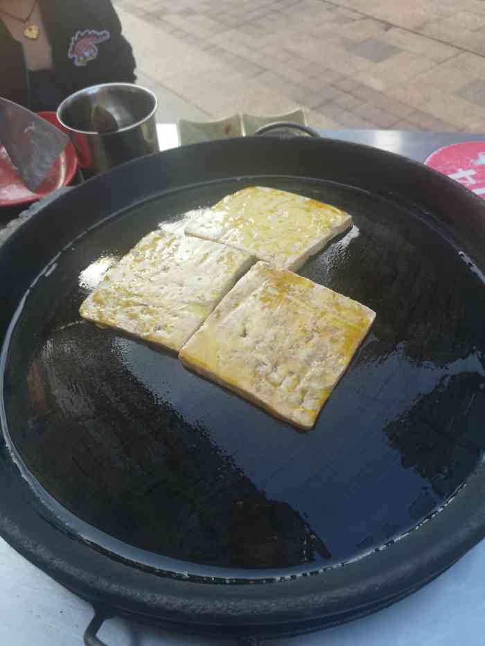 织金土烙锅八步臭豆腐-"满分服务完全是因为帮烤臭豆腐.而且还不是.