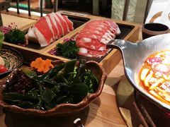 -湊湊火锅·茶憩(杭州湖滨银泰in77店)