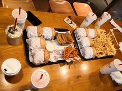 -The Habit Burger Grill 哈比特汉堡(复兴soho店)