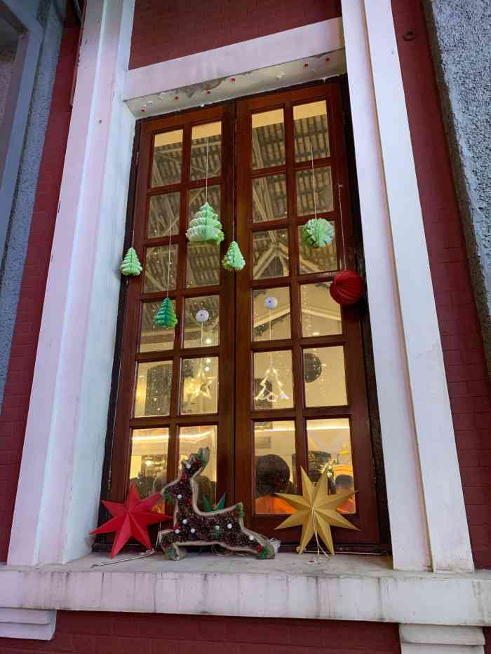 基督教救主堂-"位置在热闹的北京路地铁站b出口,向清静万.