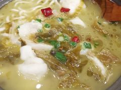 石锅酸菜鱼-周鱼小馆石锅酸菜鱼(活力汇店)