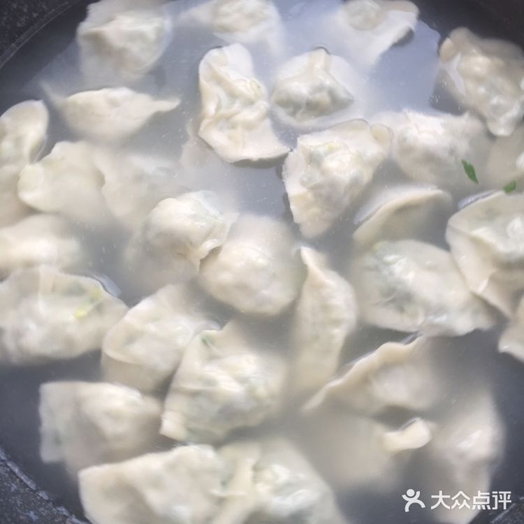 东北人最爱的主食之一韭菜鸡蛋馅饺子
