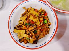 武冈香干炒耳尖-湘江大码头·龙虾馆(渔人码头一店)