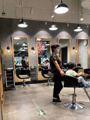 -时尚殿堂明星门店