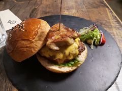 -HIGH FIVE哈福手工汉堡(桂林路店)