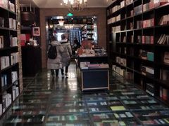 -钟书阁(松江泰晤士小镇店)