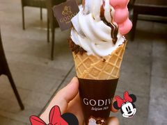 香草巧克力软冰淇淋-GODIVA(港汇恒隆广场)