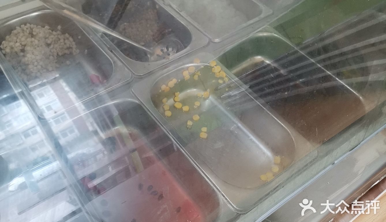 里面还有一些龟苓膏，没有特别惊艳吧