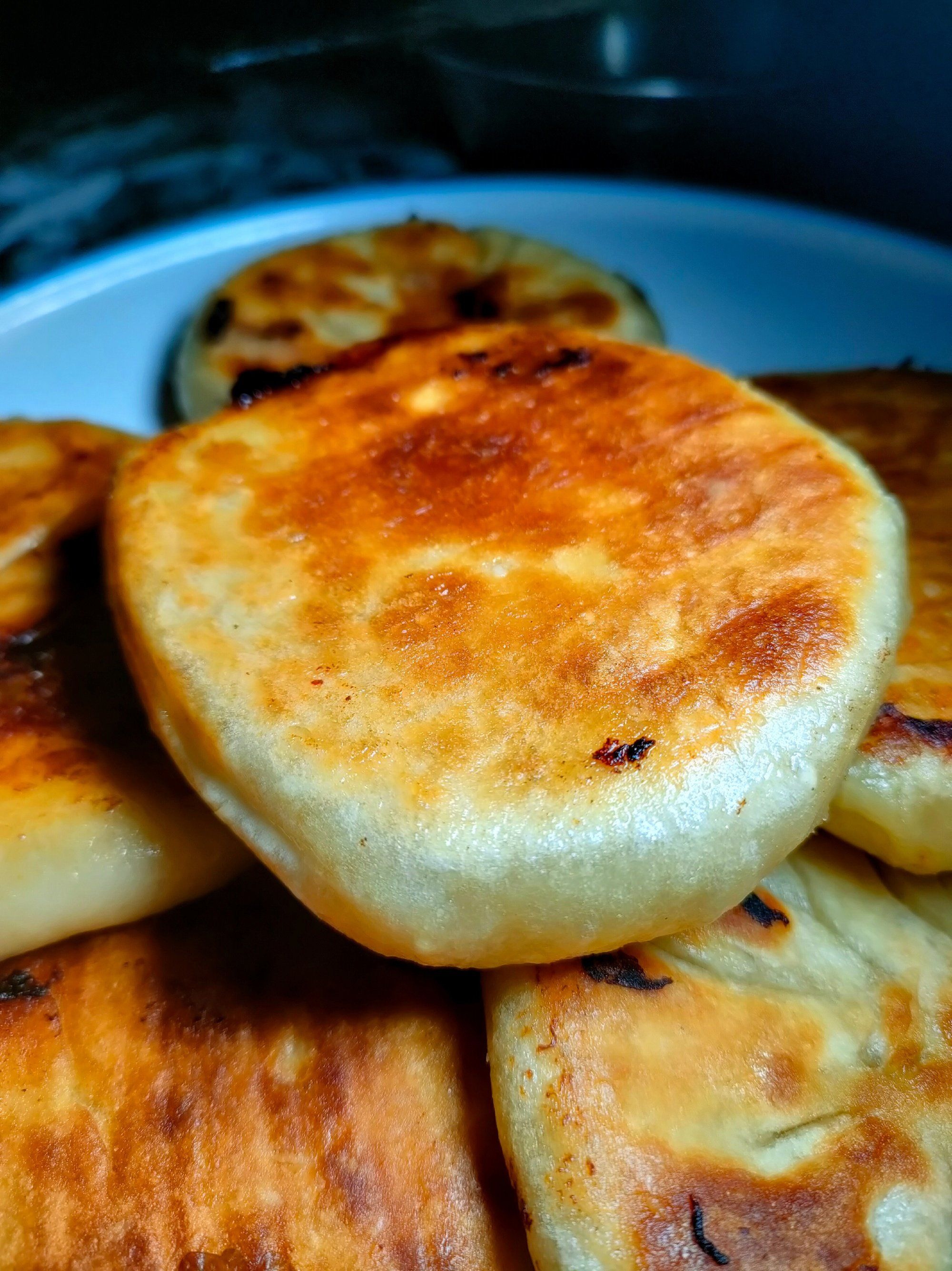 又香又脆,油香肉香,热气腾腾的烙饼