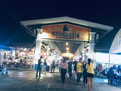 -席娜卡琳火车铁道夜市