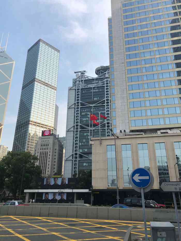 汇丰总行大厦(皇后大道总行)-"汇丰银行同旁边界中银大厦截然不同界系