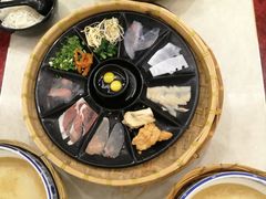 -老国贸云南传统过桥米线(滇池店)