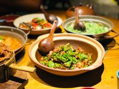 碾辣椒炒肉-吃饭皇帝大土家民族菜(正大广场店)
