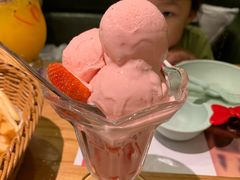 草莓冰淇淋-格兰西点餐厅(文化街店)