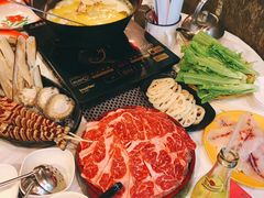 -鲜入围煮花胶鸡海鲜火锅