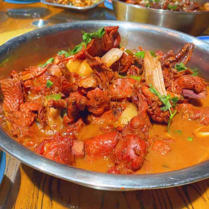 元升劈柴院新开业不久的店铺店里目前为止有两个大