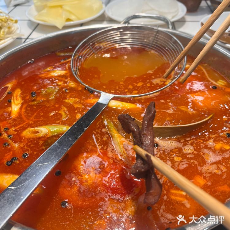 在重庆吃到记忆中的贵州酸汤牛肉火锅！