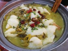 石锅酸菜鱼-周鱼小馆石锅酸菜鱼(活力汇店)