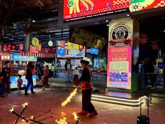 -三亚火车头万人海鲜广场