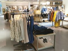 -URBAN REVIVO(济南领秀城贵和购物中心店)