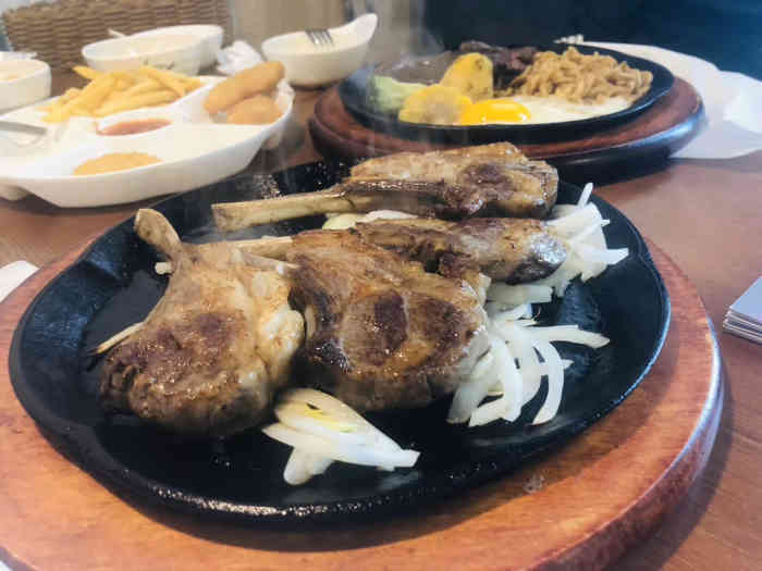 e&t牛排(银座万虹广场店)-"听同事说这家店中午有18元的自助餐,而且.