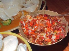 伊犁辣皮子炒肉配馍-楼兰新疆主题餐厅(悠方店)
